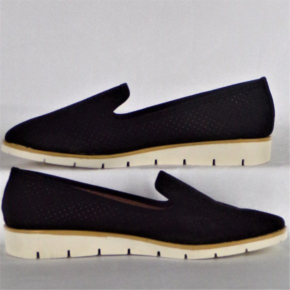 QUPID size 7 black flat-heel sneakers cushioned insoles perforated fabric uppers - Picture 4 of 15